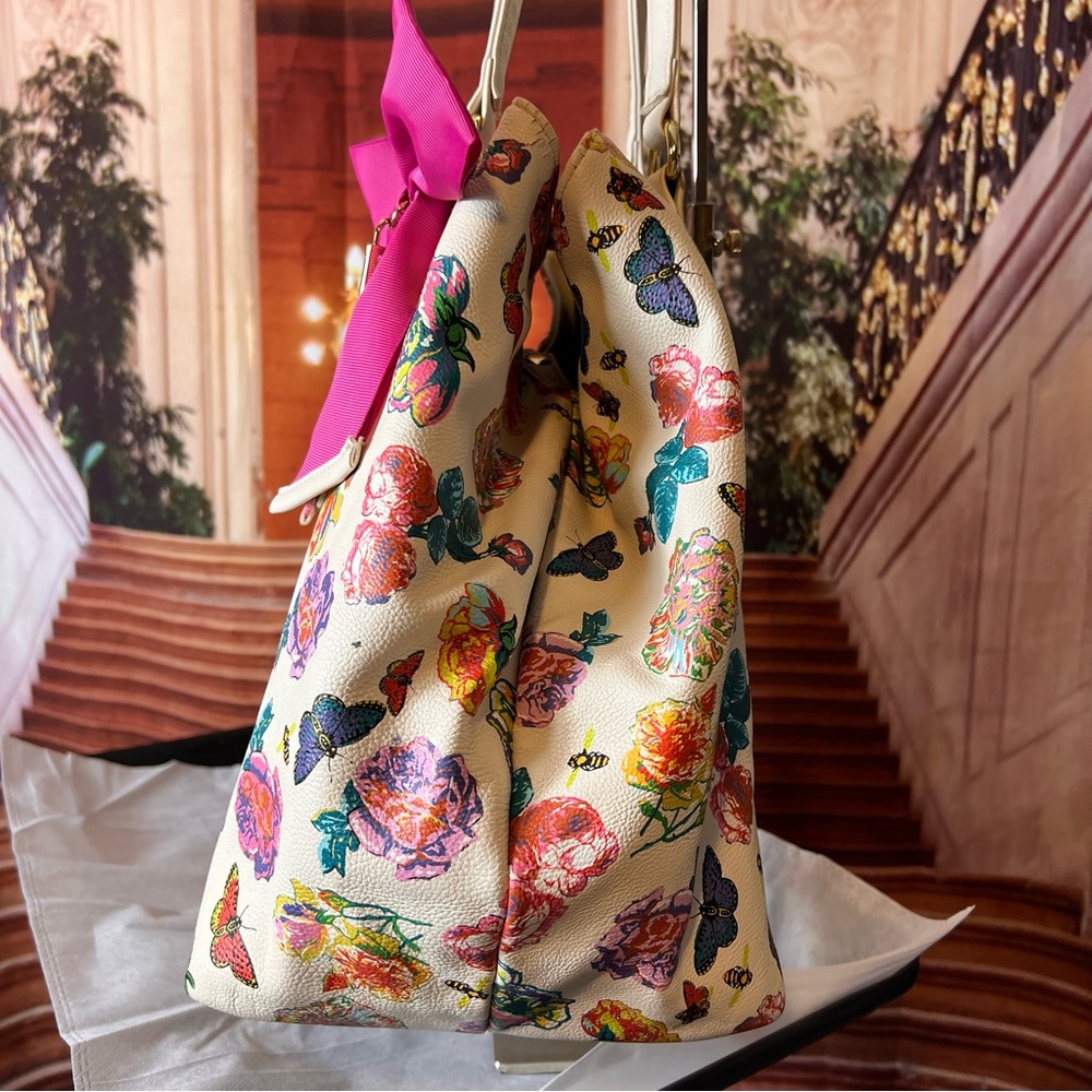 Betsey Johnson Large Colorful Floral Women's Bag with Pink Bow 🎀 charm - Picture 8 of 15